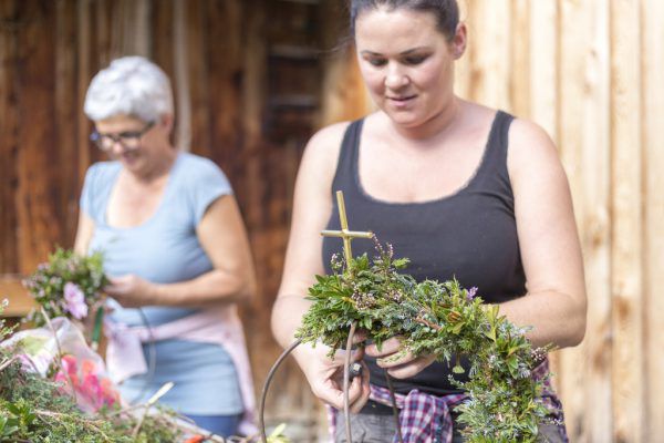 „Maja“ heißt der bunte Blumenschmuck der Tiere im Montafon. Montafon Tourismus (3)