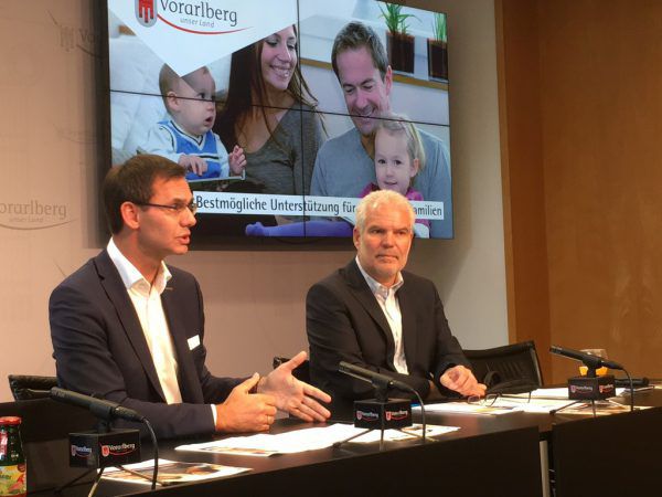 Markus Wallner (links) und Thomas Müller informierten über die Familienförderung.