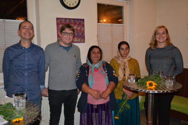 Peter Wieser (Caritas), Michael Hämmerle (Kaplan Bonetti), Mariana Danila, Constanta Stefan sowie Dolmetscherin Livia Jochum-Vieru. Caritas