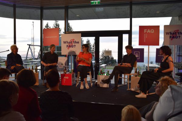 Spannende Diskussionsrunde im ausverkauften Haus: FAQ-Auftakt auf der Bergstation. Christina Vaccaro