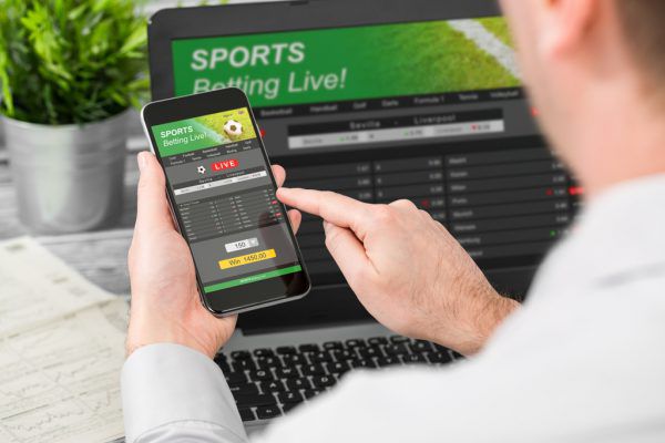 Verhaltenssucht – wie etwa das Glücksspiel – wird zum immer größer werdenden sozialmedizinischen Problem der Gegenwart. Symbolbild/Shutterstock