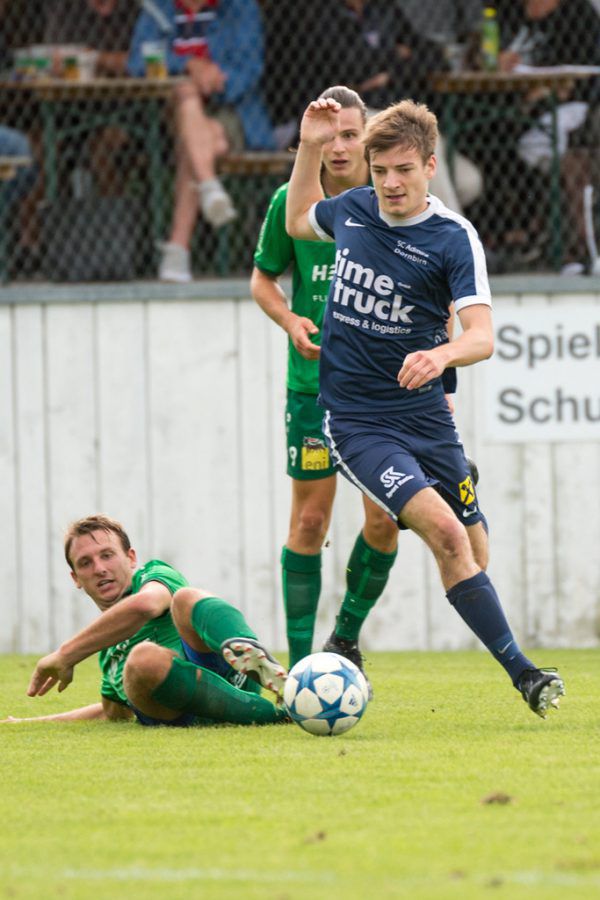 Admira Dornbirn (in Blau) will dem Tabellenführer heute ein Bein stellen. Dietmar Stiplovsek