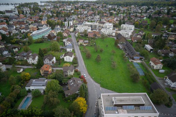 Die Liegenschaft befindet sich im Ortszentrum.  Klaus Hartinger