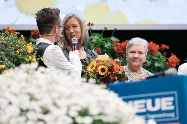 Die Sieger stellten sich auf der Bühne den Fragen des Moderators.