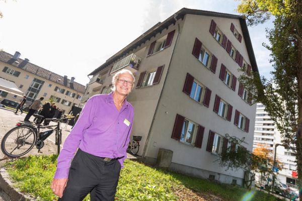 Dowas-Geschäftsführer Michael Diettrich vor dem neuen Standort der Sozialeinrichtung im Sandgrubenweg. Dietmar Stiplovsek