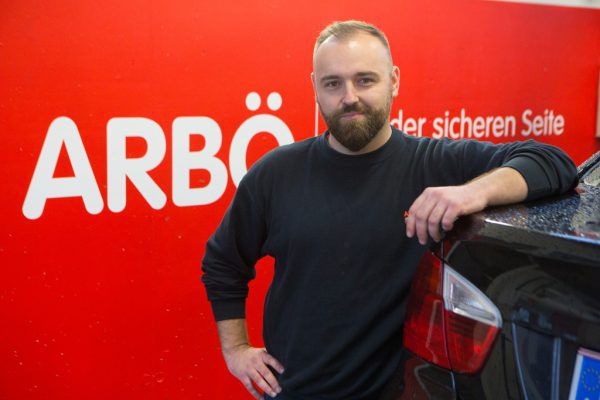 Elvis Terzic vom Arbö gibt Tipps für den Reifenwechsel.  klaus hartinger