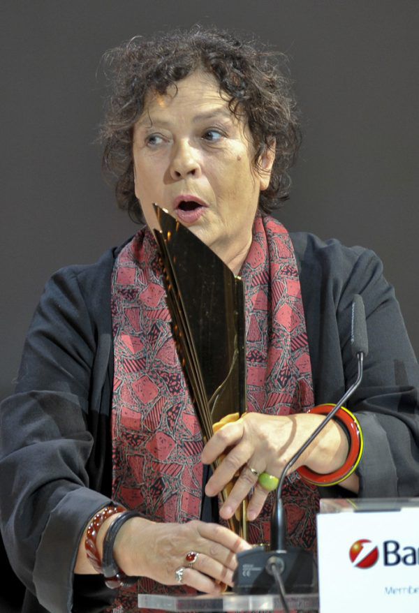 Kirsten Dene erhielt 2010 einen Nestroy-Preis als „Beste Schauspielerin“, 2016 war es Sona Mac Donald (Bild oben).