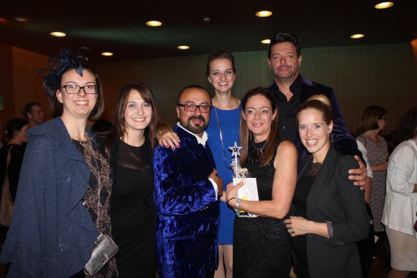 Margit Hinterholzer, Hannah Beck (Jugendbeirätin), Darius Merstein (Jesus), Regisseurin Barbara Schöne, Produktionsleiterin Susanne Amann, Martin Werth (Judas) und Janine Hagspiel (Produktionsleiterin in Karenz) (v.l.). Magisch (7)