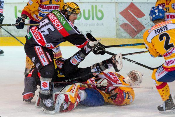 Martin Mairitsch und Christoph Draschkowitz bearbeiteten Gäste-Keeper Frederic Cloutier erfolglos. Dietmar Stiplovsek