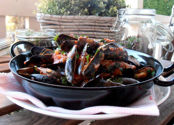 Miesmuscheln essen viele mit Tomatensoße. Ulrike Hagen