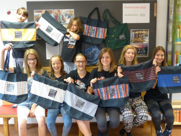 „Plastiktaschen raus, Stofftaschen rein“, heißt es im Großen Walsertal. Privat