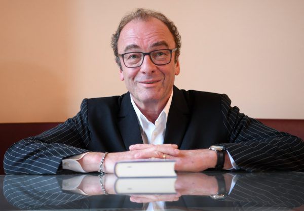 Robert Menasse gewinnt den Deutschen Buchpreis 2017. APA/DPA/ARNE