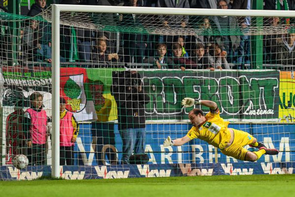 Wattens-Torwart Ferdinand Oswald musste sich gegen Lustenau in sechs Spielen 16 Mal geschlagen geben. Gepa/Lerch