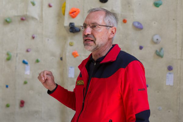 Christoph Gargitter (links) und Rainer Fitz informierten über die Arbeit der Alpinpolizei.
               