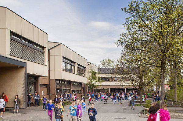 Die Volksschule Rotkreuz ist dringend sanierungsbedürftig. In den kommenden Jahren soll dort dafür ein eigener Campus entstehen.