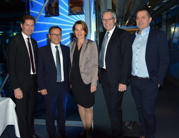Die Vorstände Harald Giesinger und Werner Böhler, Bürgermeisterin Andrea Kaufmann, Landesstatthalter Karlheinz Rüdisser, Aufsichtsrat Peter Steiner (v.l.). Marion Hofer (5)