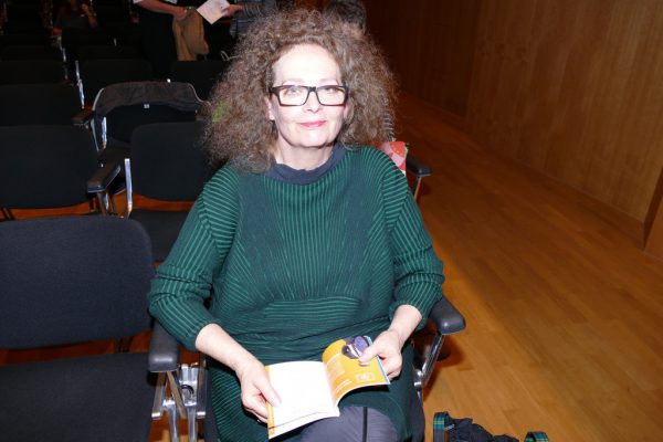 Elisabeth Märker stellt individuelle Seidentaschen her.  WKV/Mathis, Miriam Jaeneke (2)