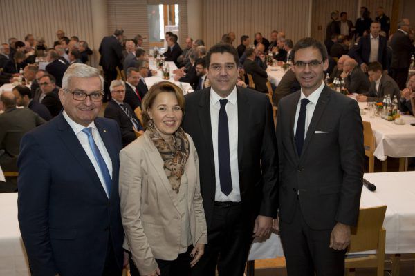 Gemeindebundpräsident Alfred Riedl, Vizepräsidentin Gemeindeverband Bürgermeisterin Andrea Kaufmann, Gemeindeverbands-Präsident Bürgermeister Harald Köhlmeier und Landeshauptmann Markus Wallner (v.l.n.r.). Mathis Fotografie