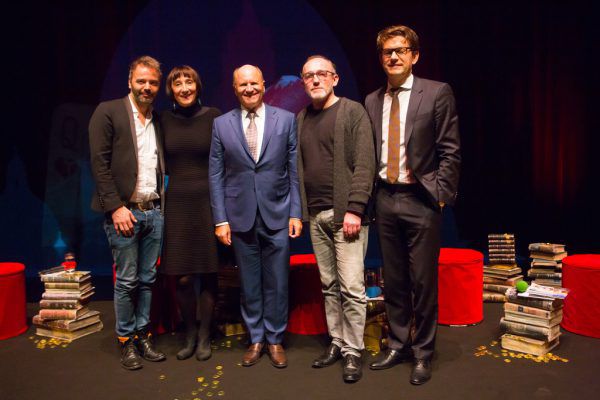 Johannes Erath, Elisabeth Sobotka, Hans-Peter Metzler, Karl Markovics und Michael Diem bei der Programmpräsentation (v.l.). Sobotka und Markovics zeigten ihre Vorfreude auf die kommende Saison. Klaus hartinger (3)