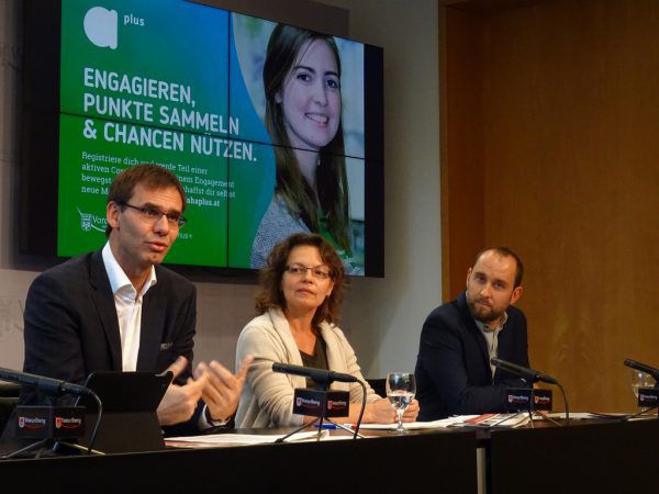 Landeshauptmann Markus Wallner, Monika Paterno vom aha und Michael Lederer vom Zukunftsbüro. VLK (2)