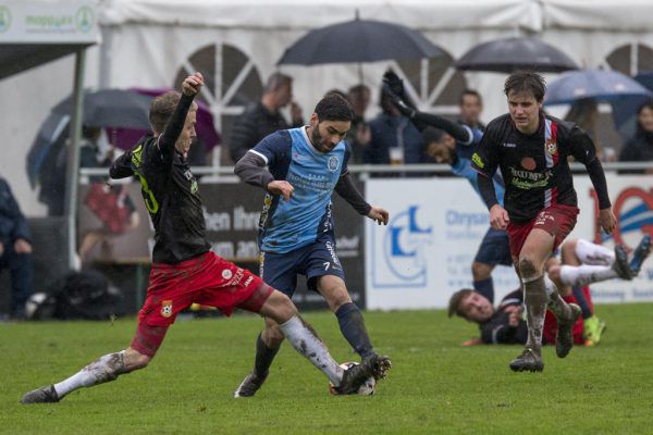 Topduman (r.) sprang für den erkrankten Harder Freistoßexperten Batir in die Bresche und traf sehenswert zum 1:1.  Stiplovsek(2)