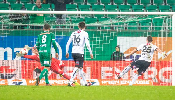 Wenn Hannes Aigner zum Elfmeterpunkt schreitet, können die Altacher Fans beruhigt zum Torschrei ansetzen. Gepa
