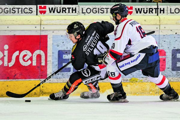 Das erste Saison-duell zwischen den Bulldogs und Zagreb im Messestadion war hart umkämpft. Und endete für den DEC mit einer 3:4-Niederlage in der Overtime.   GEPA/Lerch