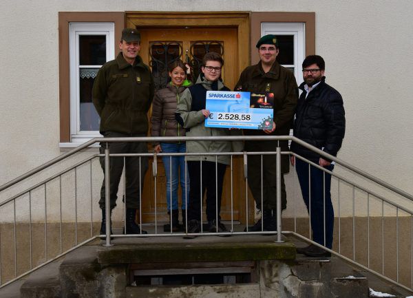 Der Spendenscheck wurde kürzlich übergeben.Markus Koppitz/Militärkommando
