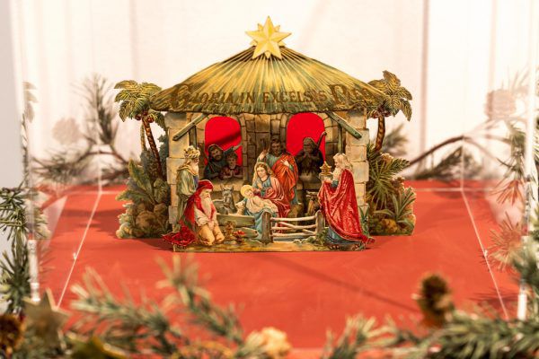 Die kleine Krippe, die im Elternhaus von Hubert Borger stand.
