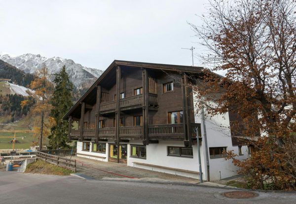 Die Ski-Mittelschule (ehemals -hauptschule) Neustift. APA