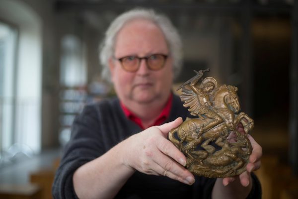 Georg Friebe und sein Namensvetter, der heilige Georg – der Drachentöter. Roland Paulitsch (2), Shutterstock (3)