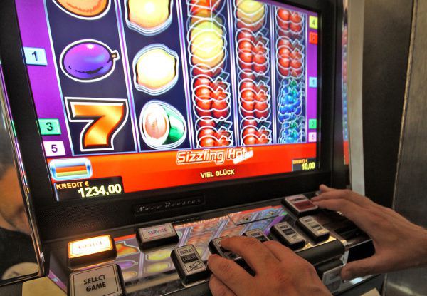 Gut 370 illegale Glücksspielautomaten wurden zwischen Jänner und Mitte Oktober beschlagnahmt. APA