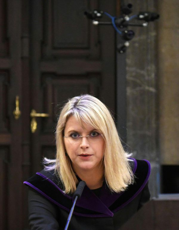 Richterin Marion Hohenecker lässt sich nicht in die Karten blicken. APA