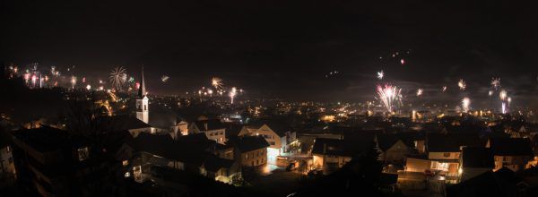 Silvesterfeuerwerk im Oberland. Oliver Lerch