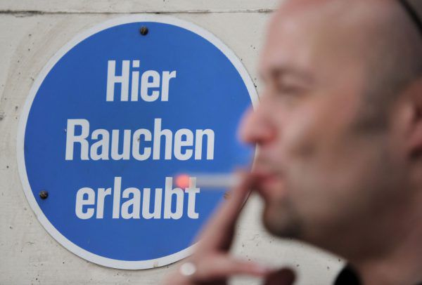 Tabakkonsum und -kontrolle in Österreich geben Fachleuten wenig Anlass zur Freude. In drei Bereichen ist die Alpenrepublik Schlusslicht. APA