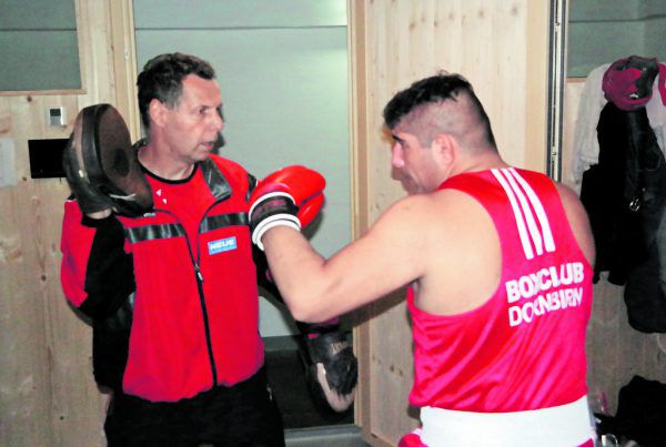 Toni Schrott (l.) hat die Verantwortung über seine Boxer. Jochen Dedeleit