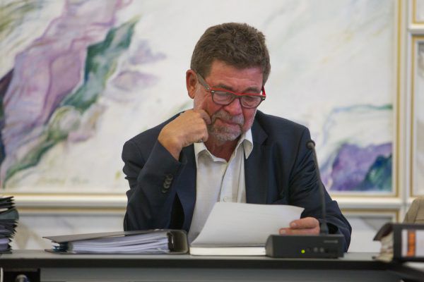 Universitätsprofessor Karl Weber (kleines Bild oben) war Verfahrensanwalt im Hypo-U-Ausschuss. Sams, Hartinger