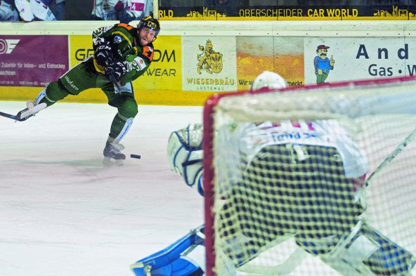 Yan Stastny hämmerte gestern die Scheibe drei Mal ins Tor.  Stiplovsek