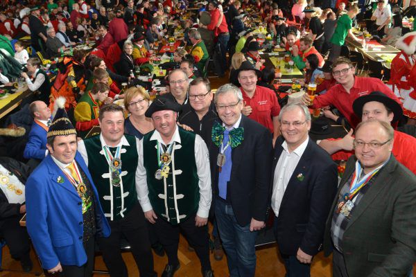 Bürgermeis­ter Elmar Rhomberg, Landtagspräsident Harald Sonderegger und Landesstatthalter Karlheinz Rüdisser fröhnten dem Narrentag.