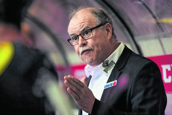 Dave MacQueen verlangt von seinen Spielern mehr Eigenverantwortung. GEPA/Lerch
