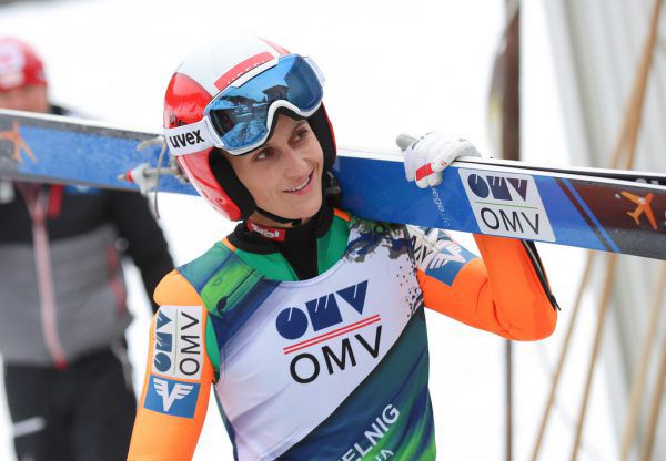 Eva Pinkelnig springt heute erstmals wieder bei einem internationalen Wettkampf. GEPA
