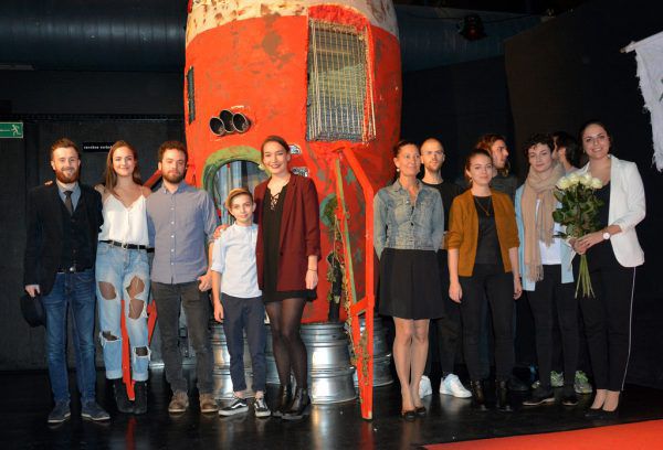 Hanna Mathis (l.) und das Film-Team, darunter unter anderem Thaddäus Reich (Produzent), Lucas Willam-Mathis, Verena Teresa Uyka, Heidi Michelon, Manuel Dragan.   Hofer (6)