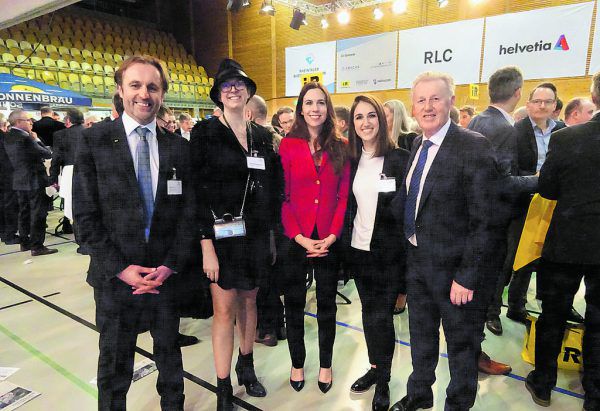 Martin Epp (i+R), Margit Hinterholzer (magisch), Moderatorin Susanne Wille Fischlin (10vor10), Alexandra Frei und Reinhard Frei (beide freicom) (v.l.). Veranstalter (4)