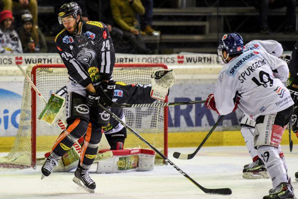 Nach der 3:0-Führung machten die Dornbirner keine glückliche Figur. GEPA/Lerch