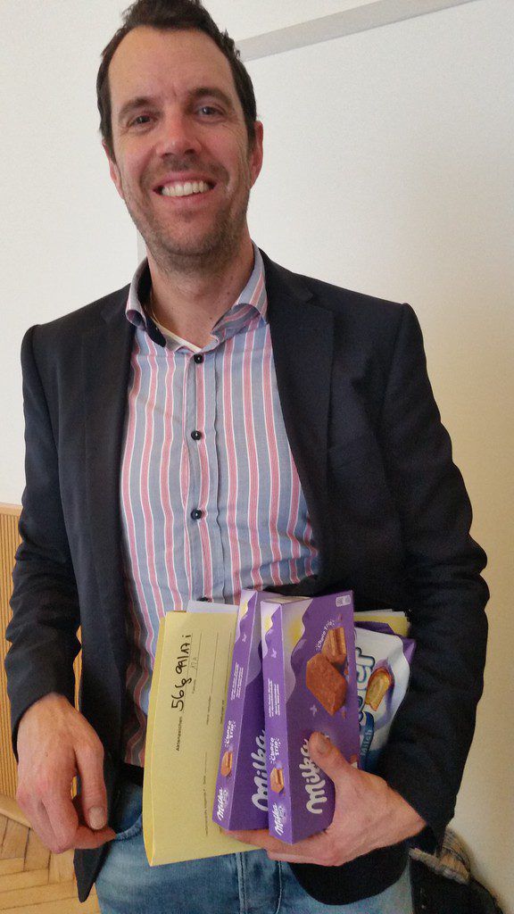 Richter Norbert Stütler nahm Kuchenpackungen zum Akt. Dünser