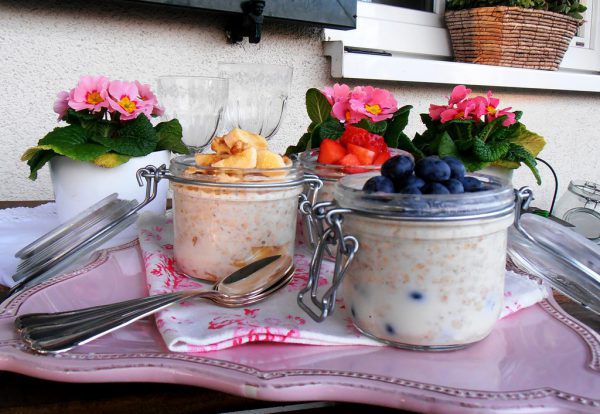 Wer am Morgen ein Overnight-Oats-Müsli genießen will, muss dafür nicht extra früher aufstehen. Ulrike Hagen