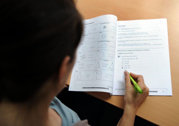 So manche Schüler werden wohl auch in den Sommerferien lernen.  APA