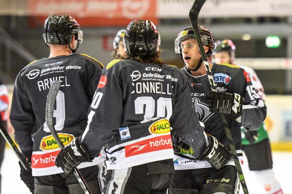 Die Dornbirner erfüllten gegen den Tabellenletzten die Pflicht und stehen vor dem Einzug in die Postseason. GEPA/Lerch (2)