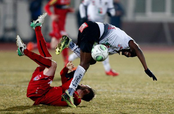 Es sah nicht immer nach Fußball aus, was Altach in Wolfsberg zeigte. GEPA (2)