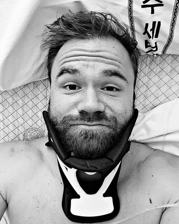 Markus Schairer im Krankenbett in Südkorea.  Privat
